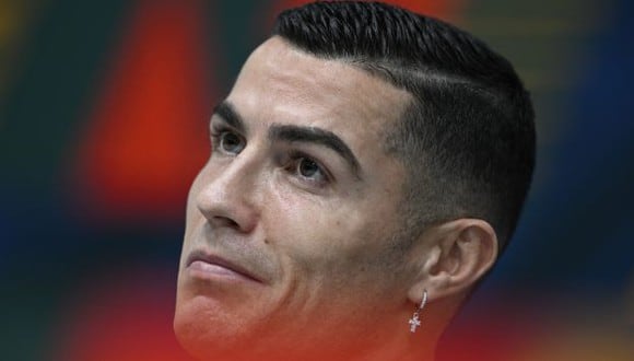 Cristiano Ronaldo y Manchester United rescindieron contrato por mutuo acuerdo y el futbolista quedó libre. (Foto: AFP)