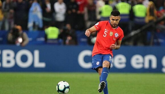 Paulo Díaz habría sido aislado en la previa del Chile vs. Argentina. (Foto: AFP)
