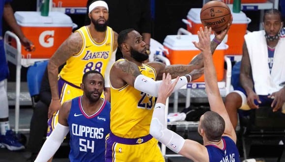 Los Angeles Lakers y Dallas Mavericks se medirán en el estelar de la NBA este 25 de diciembre. (Foto: Reuters)