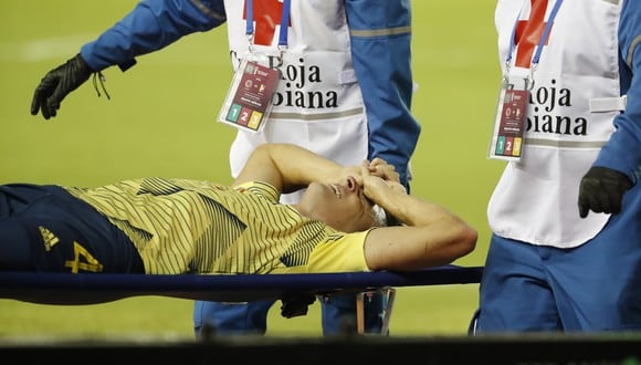 Santiago Arias sufrió terrible lesión en el duelo frente a Venezuela por Eliminatorias 2022. (AFP)