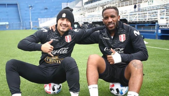 Gianluca Lapadula y Jefferson Farfán, la postal que emociona a los hinchas de la Selección Peruana. (Foto: Instagram)