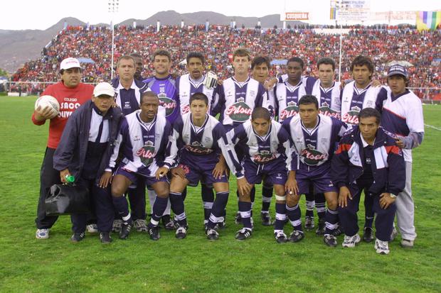 26 DE DICIEMBRE DEL 2001. Alianza Lima se proclama campeón del fútbol peruano al derrotar a Cienciano en tanda de penales por 4-3. 
(FOTO: GERMAN FALCON/EL COMERCIO)