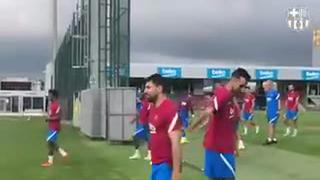Día 1 después de Messi: la apatía del ‘Kun’ Agüero en el entrenamiento del Barcelona [VIDEO]