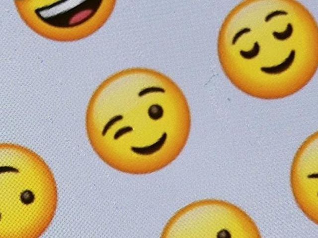 Technology Whatsapp Do You Use The Smiley Face That Winks Emoji This Is Your Green