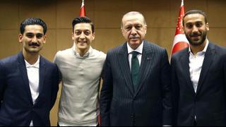 ¡Escándalo en Alemania! Özil acusado de traición por polémica foto con presidente de Turquía