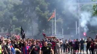 Ponen el aliento: el gran recibimiento de los hinchas del Barcelona a Lionel Messi y compañía [VIDEO]
