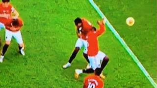 Paul Pogba y la insólita mano que provocó penal contra Manchester United y gol de West Ham [VIDEO]