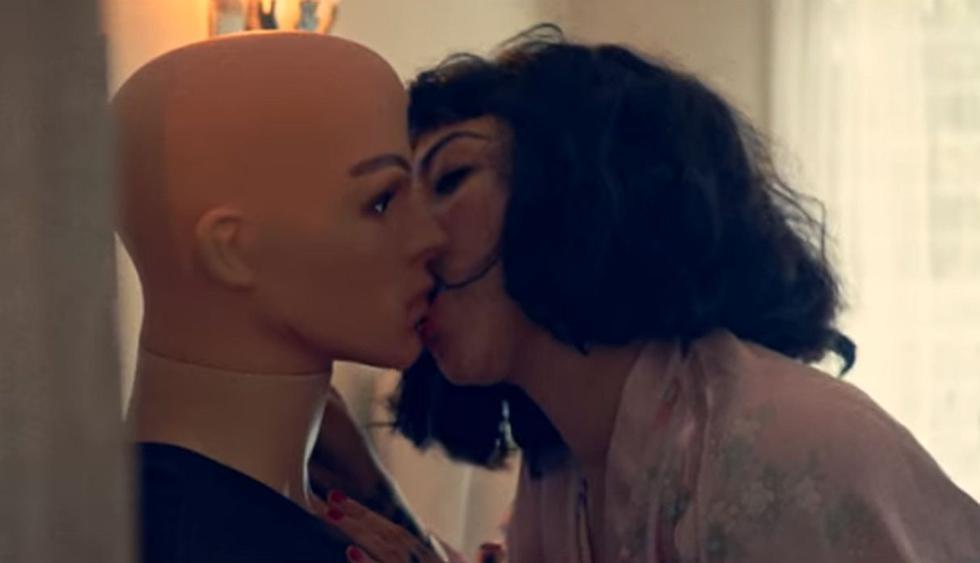 Mon Laferte sorprendió a todos con el lanzamiento de su nuevo tema “Chilango Blues”. (Foto :Captura de video)