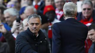 Mourinho y Arsene Wenger tuvieron frío saludo en el Manchester United-Arsenal