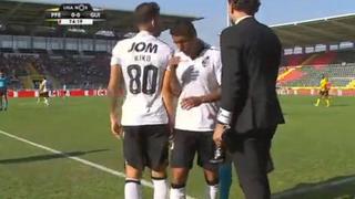 ¡Duele, Perú! Paolo Hurtado salió lesionado en partido de Vitoria Guimaraes [VIDEO]