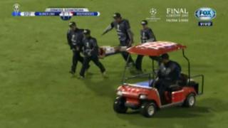 Alianza Lima: camilleros ignoraron carrito y sacaron corriendo a jugador de Independiente (VIDEO)