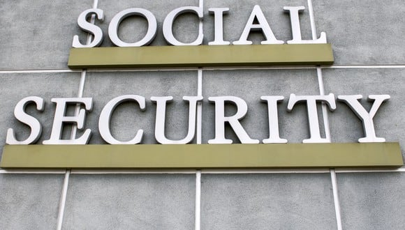 La Administración de la Seguridad Social de Estados Unidos pide esperar el aviso sobre el pago con el COLA 2024 (Foto: AFP)
