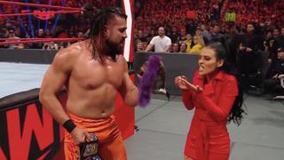 ¡Todos se sorprendieron! Andrade le quitó la máscara a Rey Mysterio en el primer Raw del año [VIDEO]