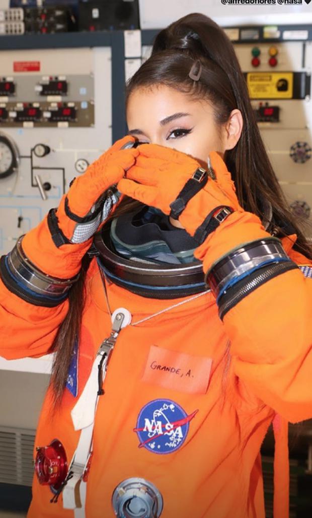 Ariana Grande en la NASA. (Foto: Instagram)