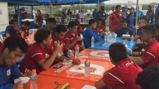 Rivales, no enemigos: los menores de Alianza Lima y la 'U' se entremezclaron y almorzaron juntos