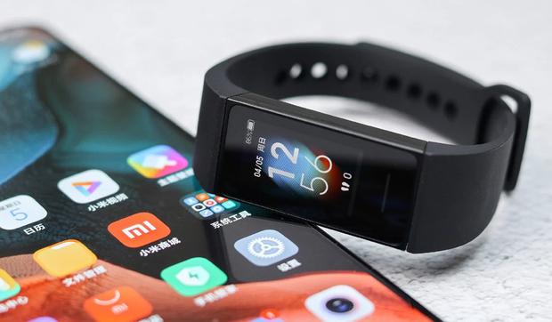 La pulsera es compatible con iOS y Android, y su batería dura hasta 2 semanas. (Foto: Xiaomi)