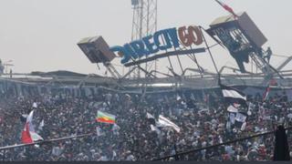 Pudo ser tragedia: techo de estadio de Colo Colo cayó durante banderazo