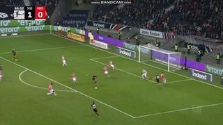 Solo tenías que empujarla, ‘Rafa’: Santos Borré falló ocasión de gol en el Frankfurt vs. Mainz [VIDEO]