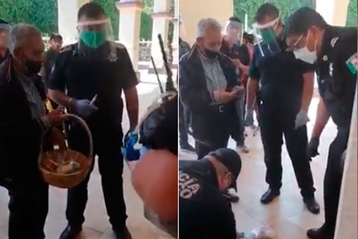 Policía de Texcoco, México ha conmovido por el gran gesto de solidaridad y empatía a un anciano. Las fotos que verás ahora han dado la vuelta al mundo. (Foto: Twitter/@webcamsdemexico)