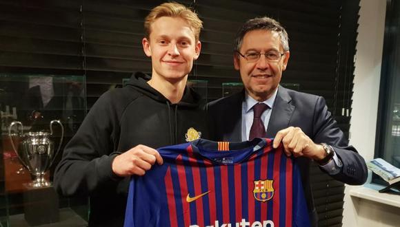 De Jong firmó con el FC Barcelona un contrato de cinco temporadas. (Josep María Bartomeu)