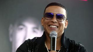 Daddy Yankee nos sorprende con su destreza para tocar el piano electrónico