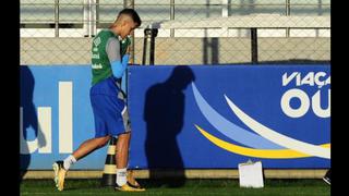 Beto Da Silva volvió a presentar molestias y no completó el entrenamiento con Gremio