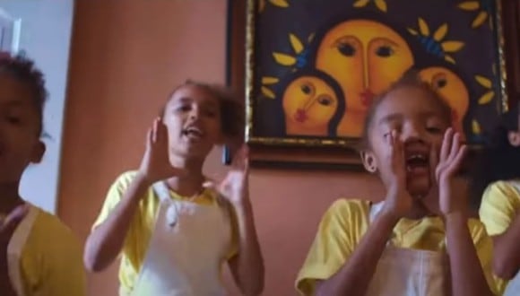 Las Chiquitas RD cantan una nueva versión de su éxito 'Claro Que Yes' adaptada para promocionar el lanzamiento de 'Hoy Sí', comedia familiar ya disponible en el catálogo de películas de la popular plataforma de streaming. | Crédito: Netflix Latinoamérica / YouTube