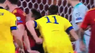 Se equivocó de deporte: Ibrahimovic y clara agresión a Azpilicueta por la espalda [VIDEO]