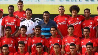 Selección Peruana Sub 17 recibió la visita de Teófilo Cubillas en su último entrenamiento