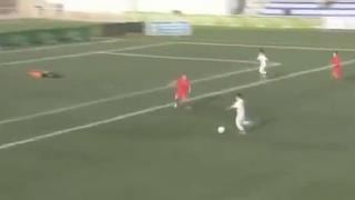 Cracks: tremendo gesto de deportividad del Real Madrid Benjamín da la vuelta al mundo [VIDEO]