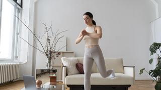 ¿Qué ejercicios realizar para fortalecer glúteos y abdomen desde casa? Alcanza tu mejor versión