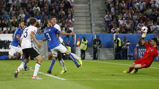 Alemania vs. Italia: la genial atajada de Buffon tras taconazo de Gómez