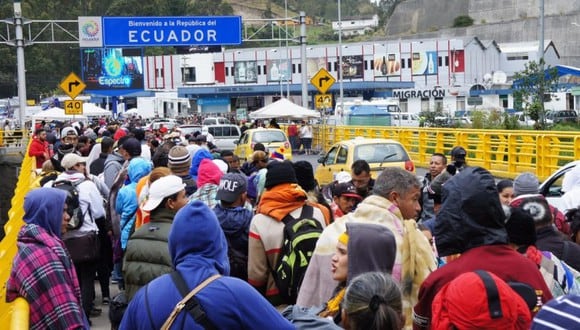 Se forman largas colas en la frontera Perú-Ecuador para ingresar al país tras crisis de violencia en Guayaquil. (Foto referencial: EFE)