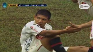 Universitario: Flores tuvo el empate con un cabezazo pero el palo le dijo no