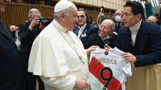 Máxima emoción: Gianluca Lapadula contó por qué entregó camiseta de la Selección al Papa Francisco