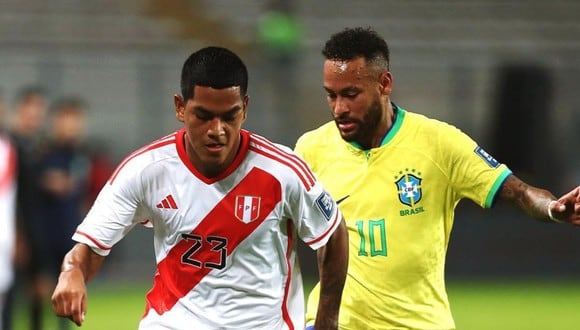 Joao Grimaldo debutó oficialmente con la Selección Peruana ante Brasil. (Foto: AP)