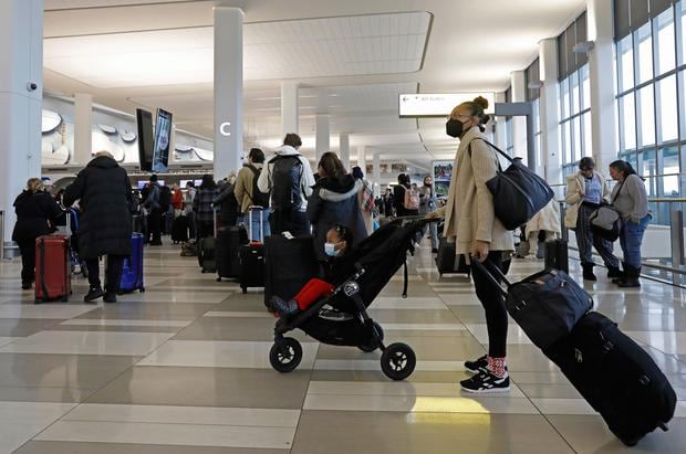 Passengers at LaGuardia Airport in New York, United States (Photo: EFE)