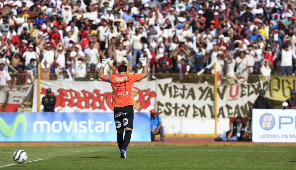 José Carvallo en Huancayo atajando en la definición por penales que le daría la estrella 26 a Universitario.