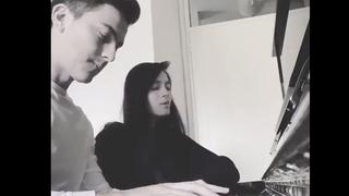 Paulo Dybala y su novia sorprenden en redes tocando el piano y cantando durante su cuarentena [VIDEO]
