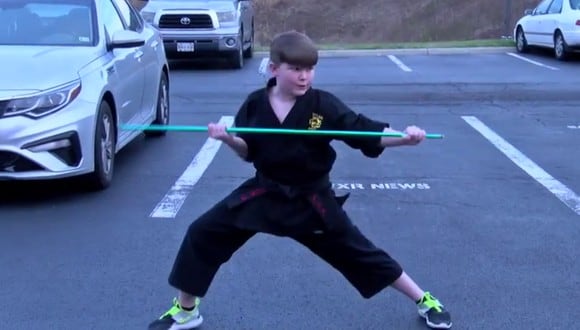 Gavin Dollarhite empezó a practicar karate desde los 5 años y ahora, a la edad de 10, se ha convertido en un reputado artista marcial. | Crédito: WFXR NEWS / YouTube