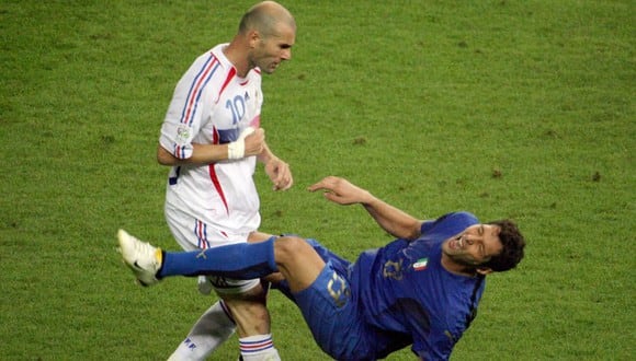 En la final de Alemania 2006, Zinedine Zidane cayó en la provocación de Marco Materazzi, siendo expulsado. (AFP)