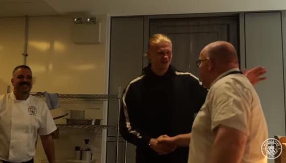 Erling Haaland y su singular encuentro con los chefs del Manchester City. (Foto: Manchester City)