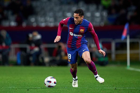 Vitor Roque apenas ha sumado 300 minutos de juego desde que llegó al Barcelona. (Foto: Getty Images)