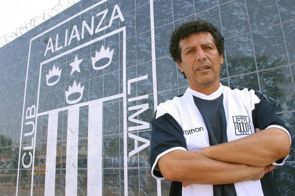 Cesar Cueto Villa, ídolo de Alianza Lima y la Selección Peruana, nació en Lima, el 16 de junio de 1952. Es considerado uno de los grandes jugadores del futbol peruano, destacando por su ‘Zurda’ prodigiosa. (Foto GEC Archivo)