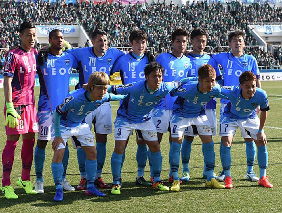 Empezó su carrera en el fútbol brasileño, hasta que fichó por el Verdy Kawasaki.