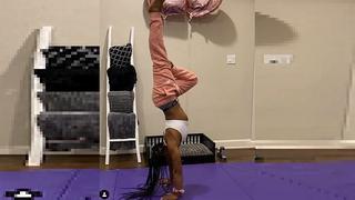 Una cosa de locos: Simone Biles hace el ‘Handstand Challenge’ más increíble y se vuelve viral