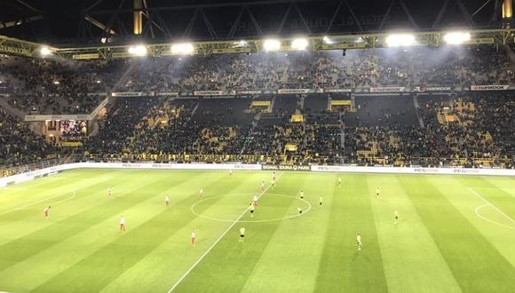 Hinchas del Borussia Dortmund no llenaron su estadio por rechazo a la programación de los partidos.