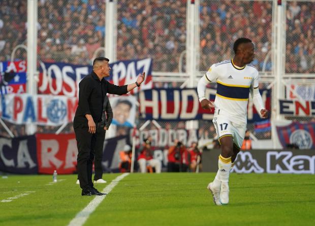 Luis Advíncula tiene grandes posibilidades de arrancar ante Deportivo Pereira. (Foto: Boca Juniors)