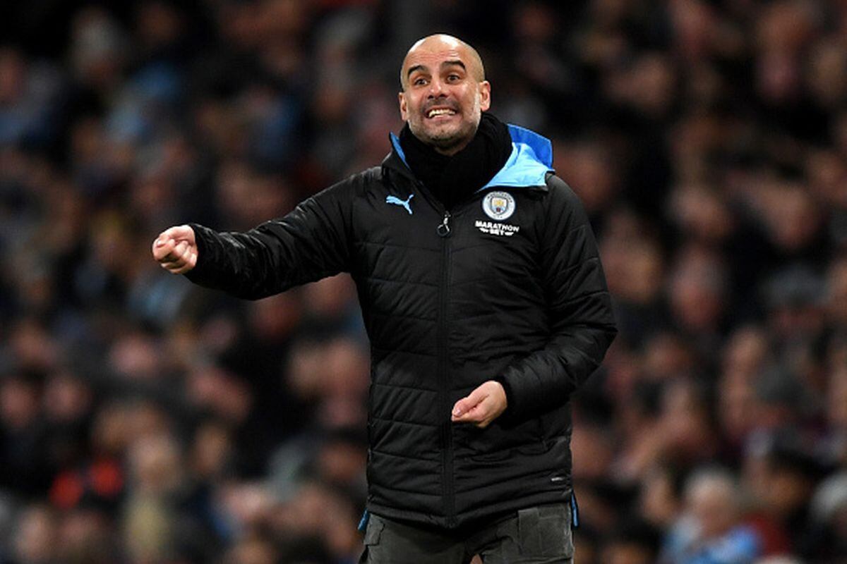 Pep Guardiola se quedaría en Manchester City, pese a la sanción de UEFA. (Foto: Getty Images)