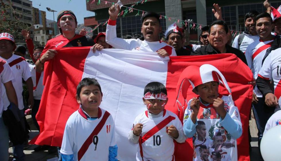 Los hinchas de la Selección Peruana tomaron las calles de La Paz. (Fernando Sangama)